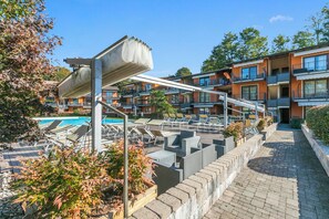 Familieleilighet, flere soverom (Blu Oltrelago Pool & Lake) | Terrasse/patio
