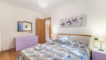 Appartamento familiare, camere multiple (Blu Oltrelago Pool & Lake) | 2 camere, Wi-Fi gratuito, lenzuola