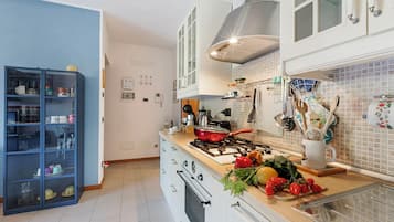 Appartement Familial, plusieurs chambres (Blu Oltrelago Pool & Lake) | Cuisine privée