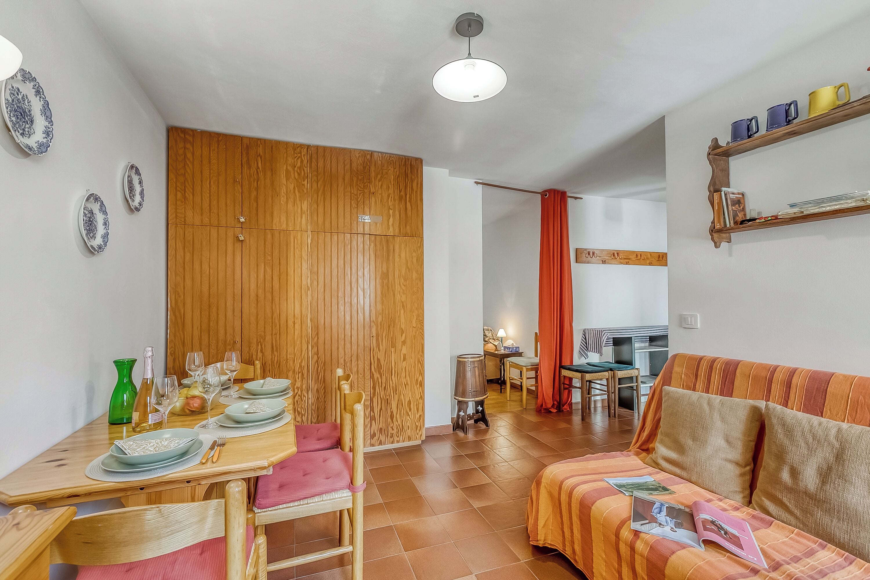 Standard Apartment, Multiple Bedrooms (Gran Roc 23) | Living room | 21-inch Smart TV with cable channels