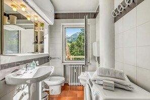 Standard Apartment, Multiple Bedrooms (Gran Roc 23) | Bathroom - Gran Roc 23 (Sestriere)
