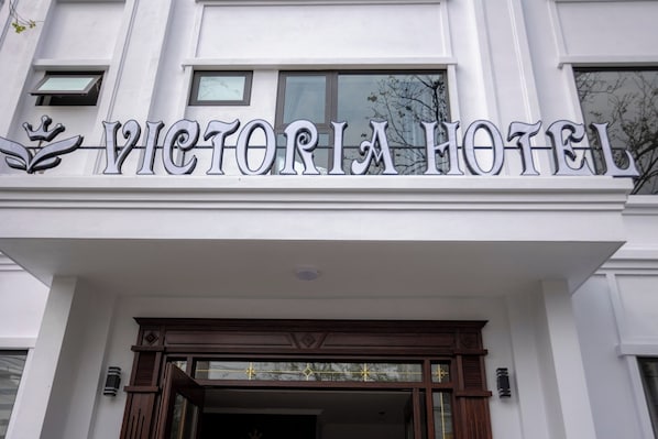 Vista frontal de la propiedad