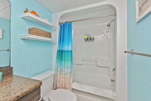 Shower, hair dryer, towels, shampoo - Perfect Beach Escape • Ocean View • Pool • S141 (Myrtle Beach)