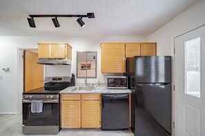 Micro-ondes, four, plaque de cuisson, lave-vaisselle