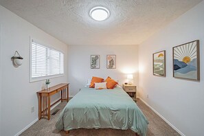 Room - Idaho Comfy Suite. Walk to Mall, Parks & Hospitals (Idaho Falls)