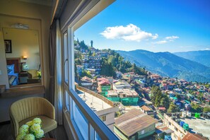Premier Double Room, Mountain View | View from room - Rare Himalayas Mapham (Darjeeling)