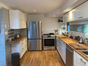 Refrigerador, horno, parrilla de estufa y lavavajillas 