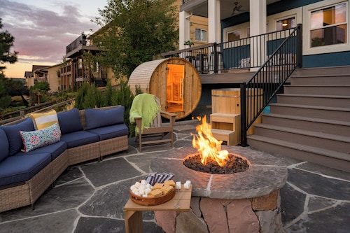 Lakefront Luxury Retreat! Amazing Views+Amenities! Enjoy 'The Palmer Lake House'