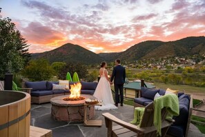 Terrace/patio - Lakefront Luxury Retreat! Amazing Views+Amenities! Enjoy 'The Palmer Lake House' (Palmer Lake)