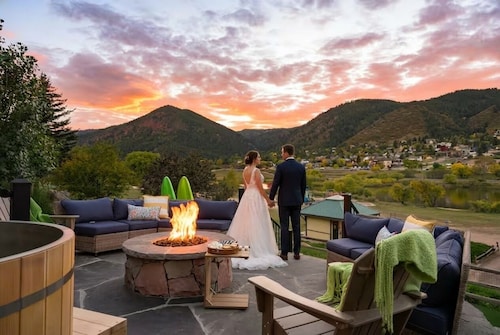 Lakefront Luxury Retreat! Amazing Views+Amenities! Enjoy 'The Palmer Lake House'