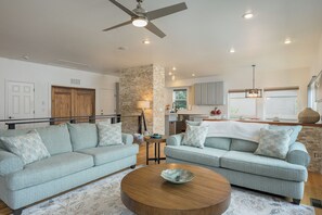 TV, fireplace - Lakefront Luxury Retreat! Amazing Views+Amenities! Enjoy 'The Palmer Lake House' (Palmer Lake)