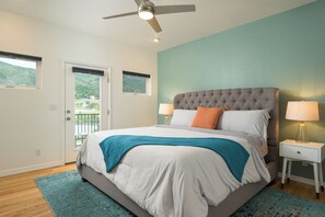 Iron/ironing board, WiFi, bed sheets - Lakefront Luxury Retreat! Amazing Views+Amenities! Enjoy 'The Palmer Lake House' (Palmer Lake)