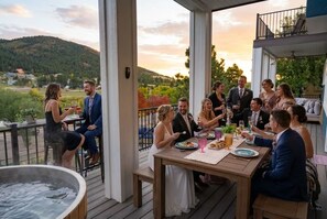 Outdoor dining - Lakefront Luxury Retreat! Amazing Views+Amenities! Enjoy 'The Palmer Lake House' (Palmer Lake)