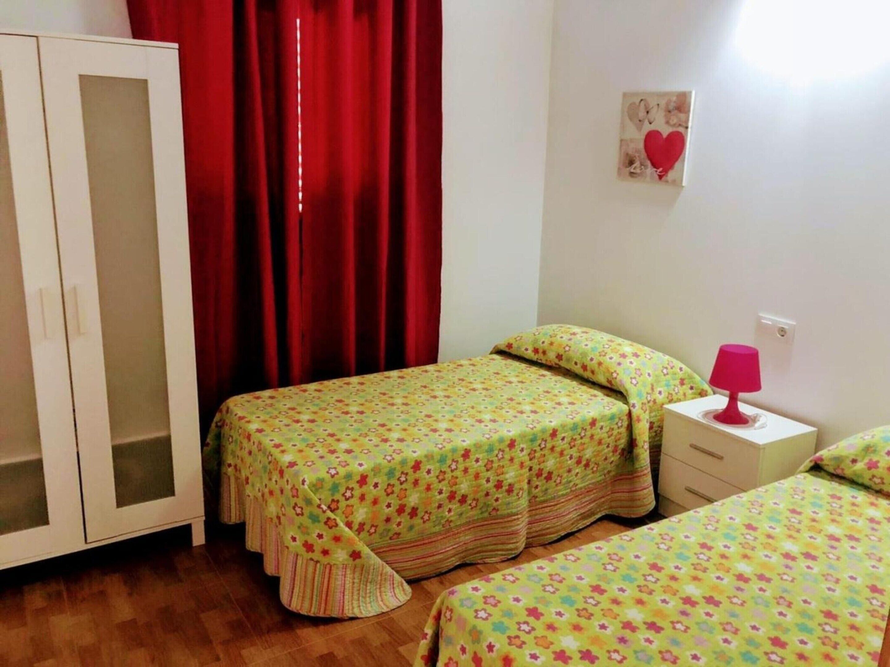 Apartamento | 2 dormitorios, mobiliario individual, tabla de planchar con plancha