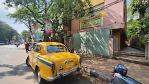 Front of property - Eennra North Guest House (Kolkata)