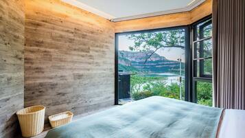 Family Room, Mountain View | Minibar, laptop workspace, blackout drapes, soundproofing