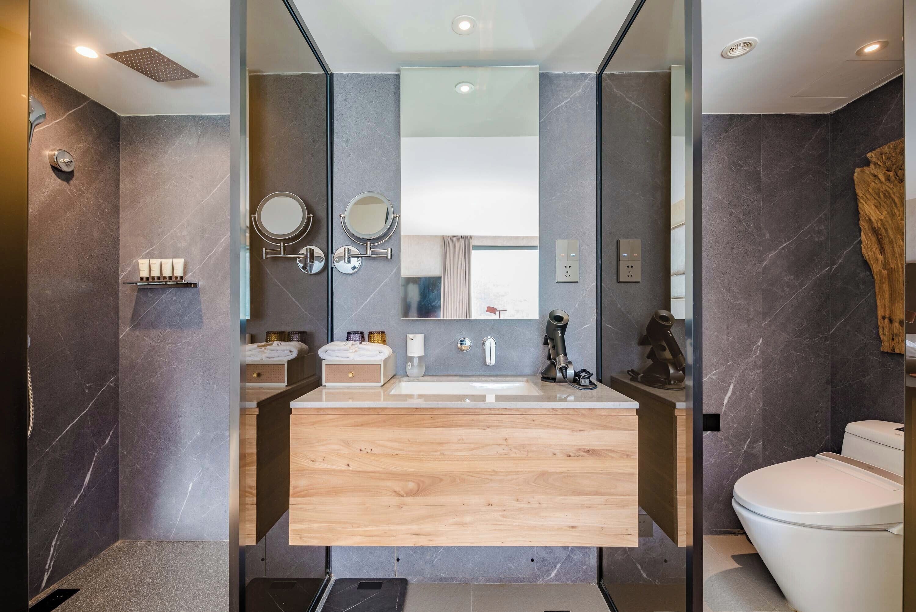 Comfort Double Room, Mountain View | Bathroom | Hair dryer, slippers, towels, soap