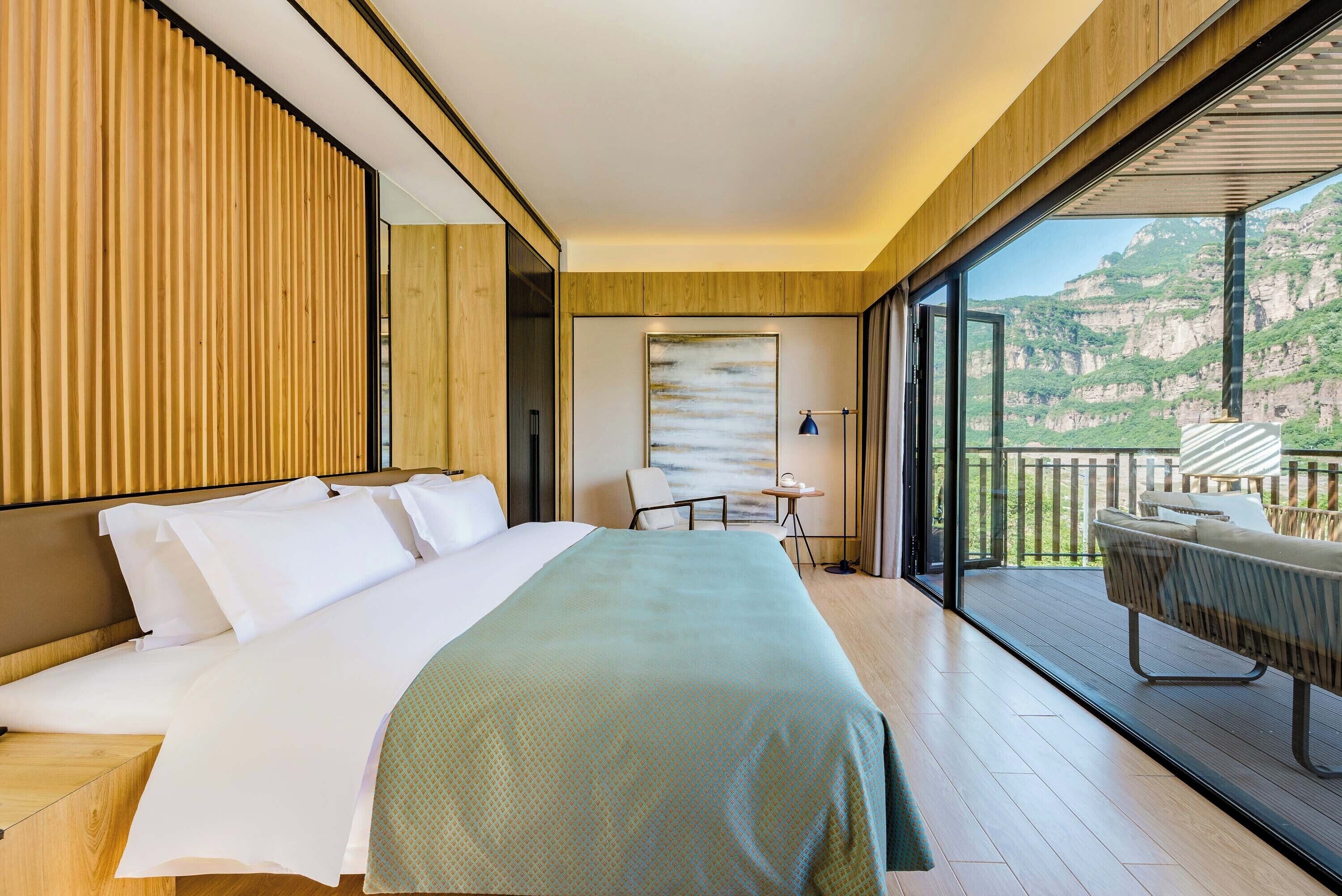 Minibar, espace de travail pour ordinateur portable, rideaux occultants