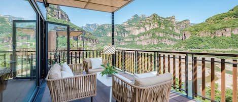 Panorama tweepersoonskamer, uitzicht op bergen | Uitzicht vanaf balkon