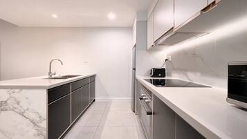 Premier Suite, 2 Bedrooms, Club Lounge Access, City View | Private kitchen | Full-size fridge, microwave, oven, stovetop