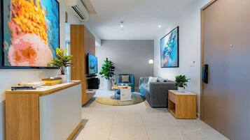 Premier Suite, 2 Bedrooms, Club Lounge Access, City View | Egyptian cotton sheets, premium bedding, down comforters