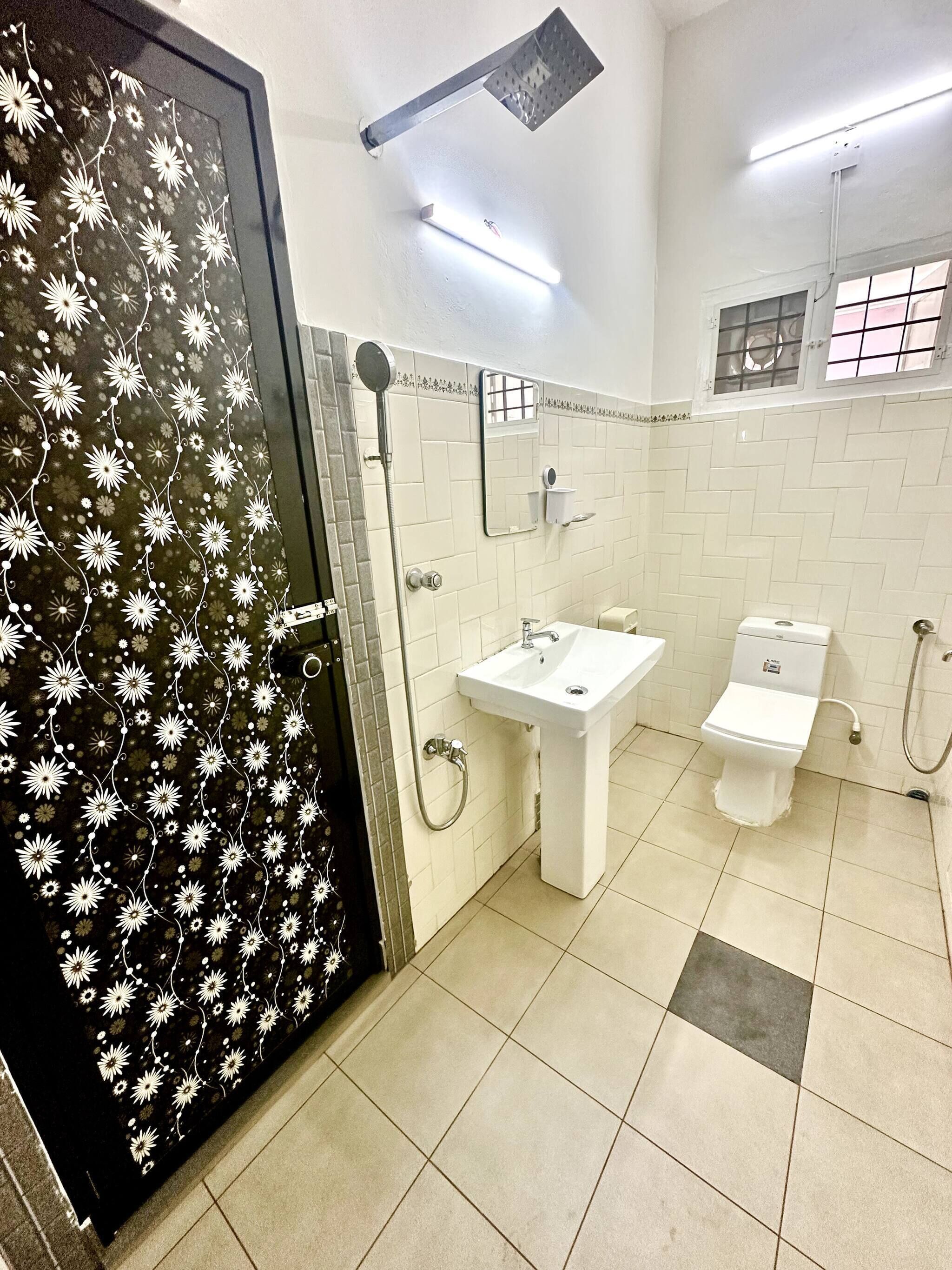 Apartment, 3 Bedrooms, Balcony | Bathroom