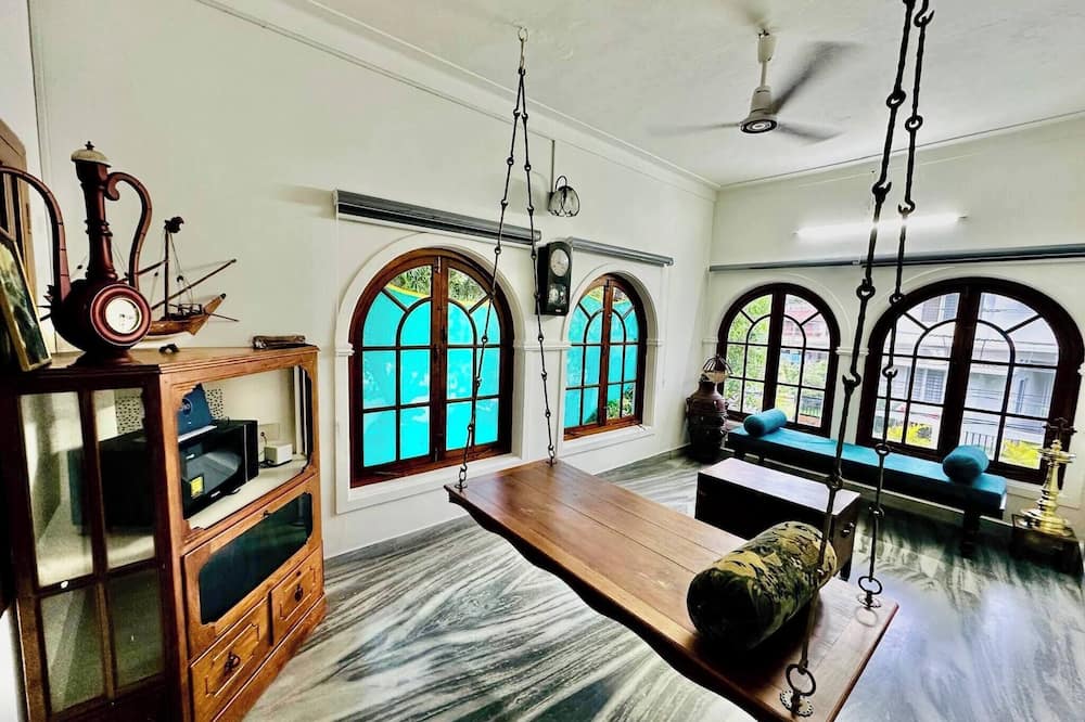 The Haven by Oshara Modern Kerala 3bhk AC Wifi Family Near Fort Kochi Parking