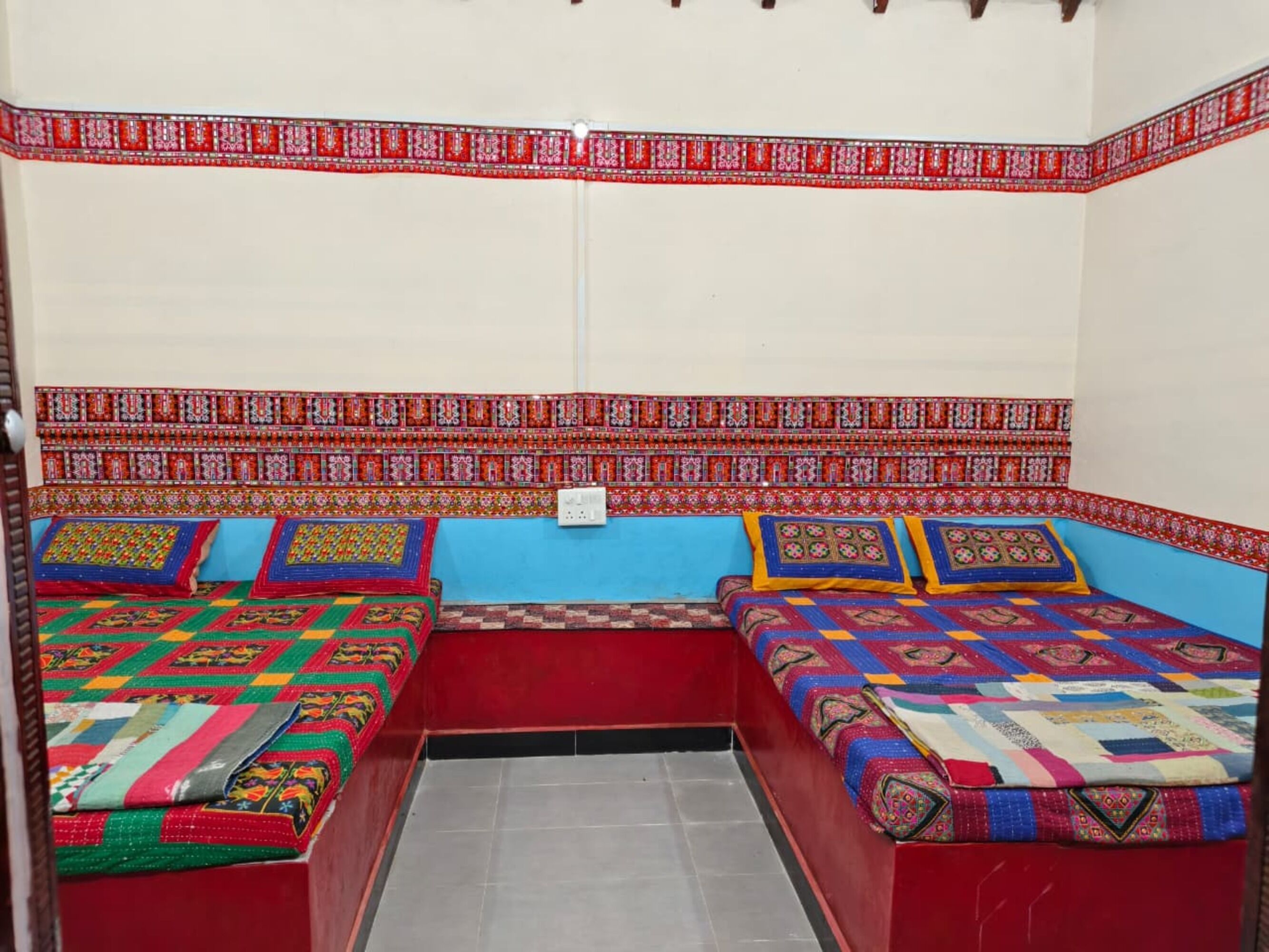Family Room | Desk, laptop workspace, free WiFi, bed sheets