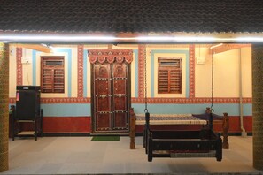 Family Room | Desk, laptop workspace, free WiFi, bed sheets - Rann Bhumi Villa (Bhuj)