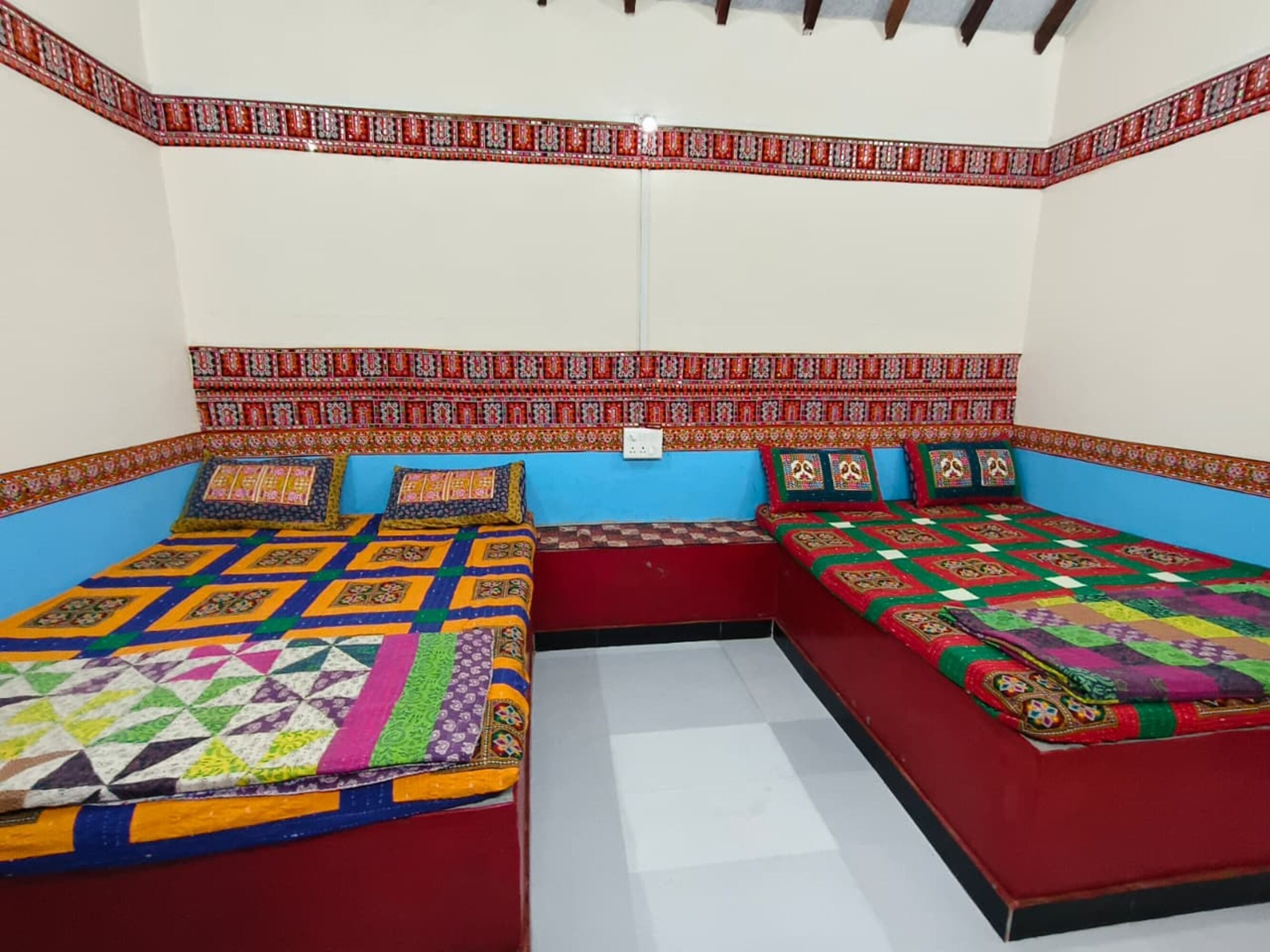 ファミリー ルーム | デスク、ノートパソコン用作業スペース、WiFi (無料)、ベッドシーツ