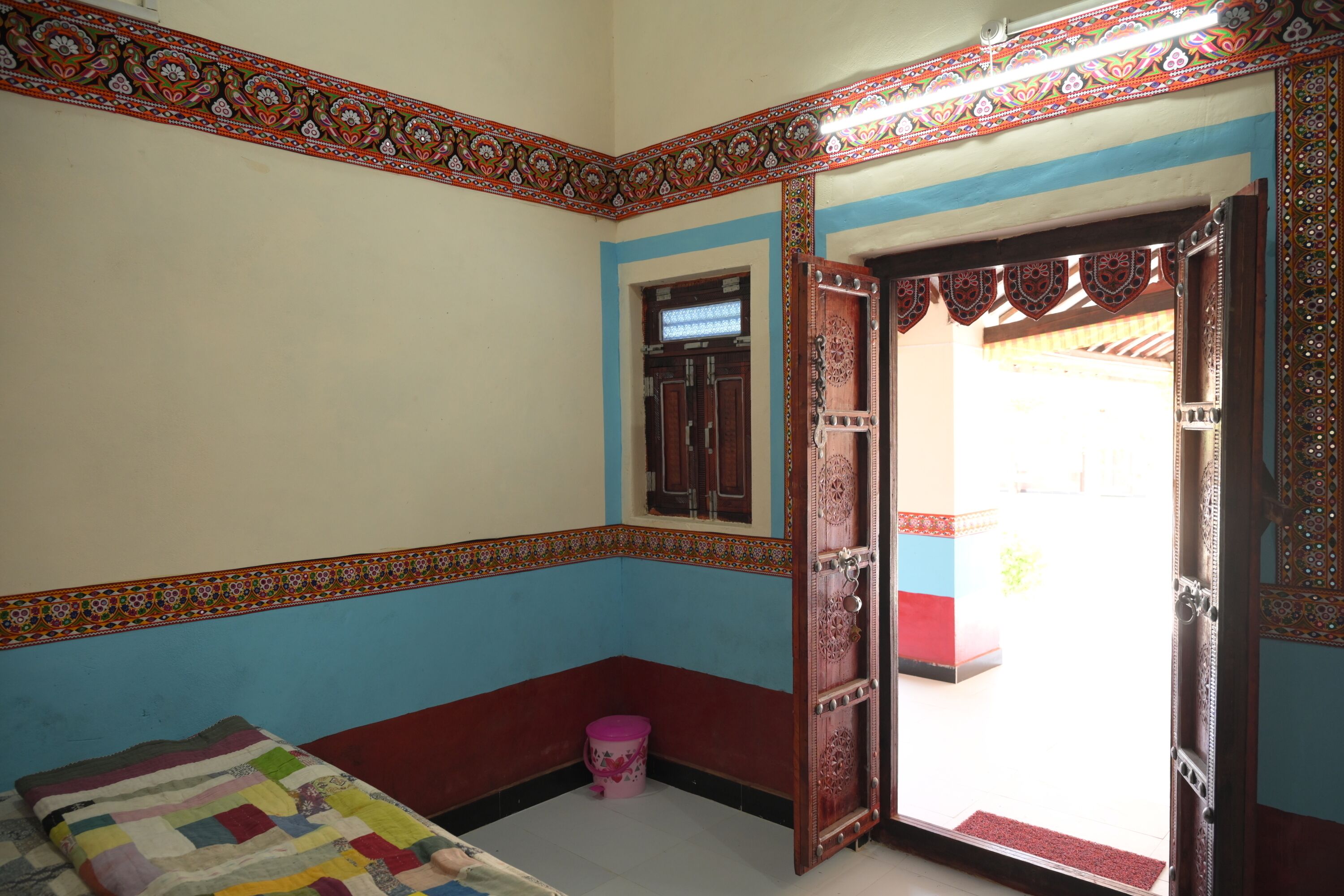 Family Room | Desk, laptop workspace, free WiFi, bed sheets