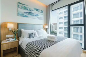 Familien-Suite, 3 Schlafzimmer, Zutritt zur Club Lounge, Stadtblick | Bettwäsche aus ägyptischer Baumwolle, hochwertige Bettwaren
