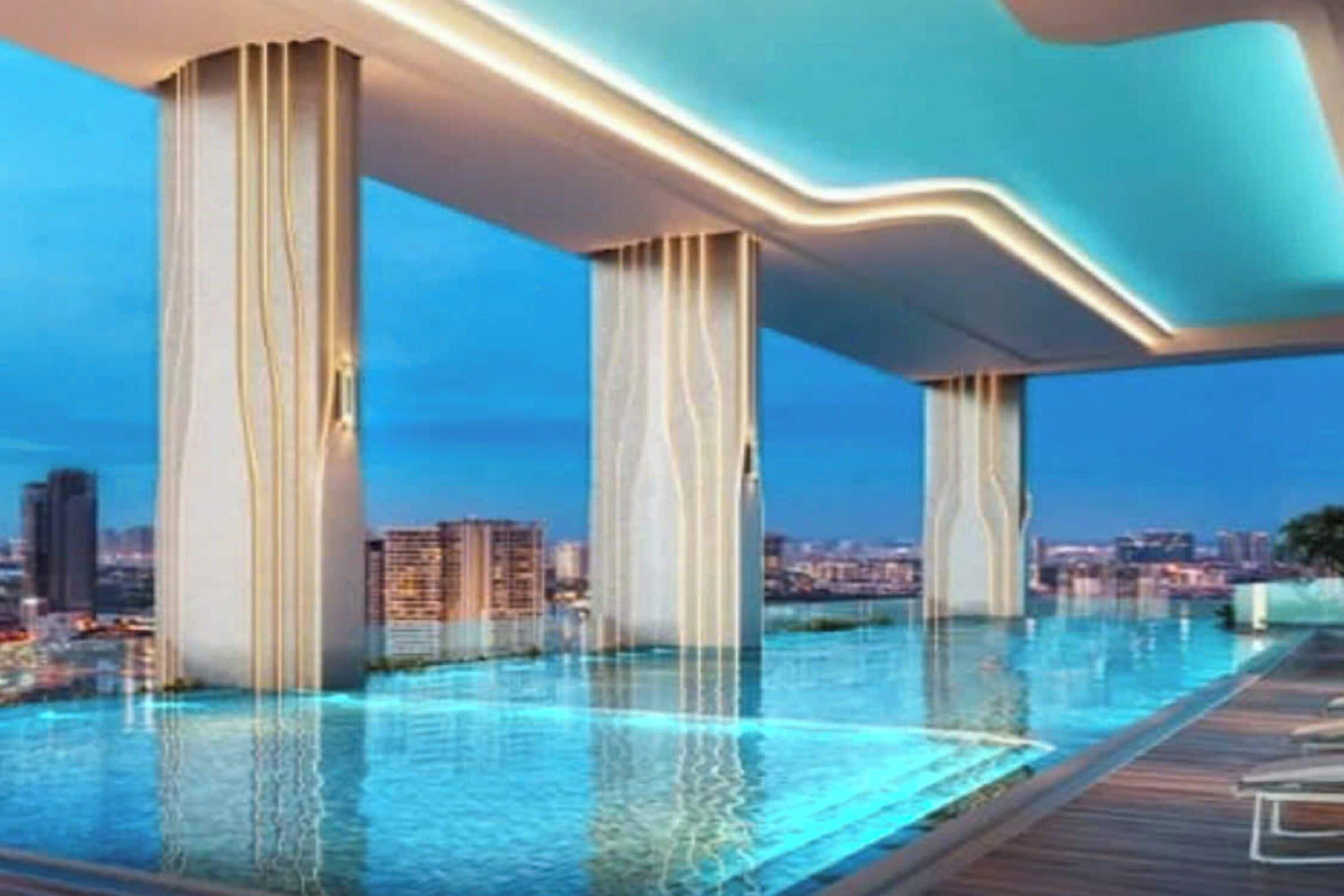 Una piscina al aire libre