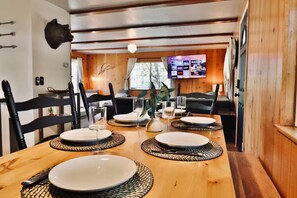 Dining - BlueMoon • Modern Remodel • Spa • Pets Ok • Views • Arcade (Big Bear)