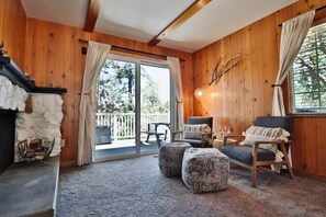 Living area - BlueMoon • Modern Remodel • Spa • Pets Ok • Views • Arcade (Big Bear)