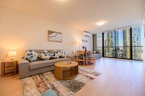 TV, video games, books - Spacious Southbank 1BR near Crown & Yarra • Pool, Gym & Tennis Court • Sleeps 4 (Southbank)