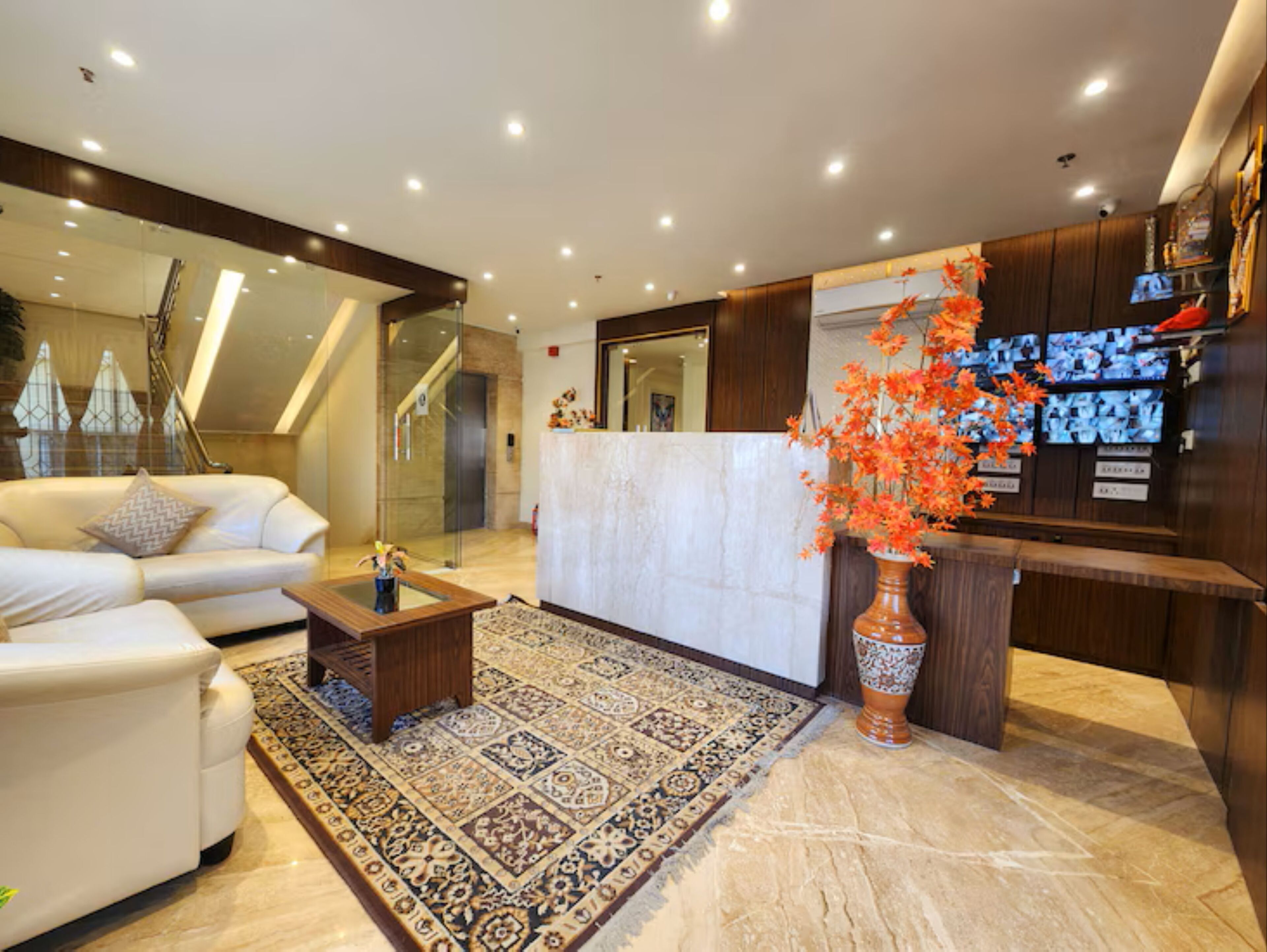 ฝ่ายต้อนรับ