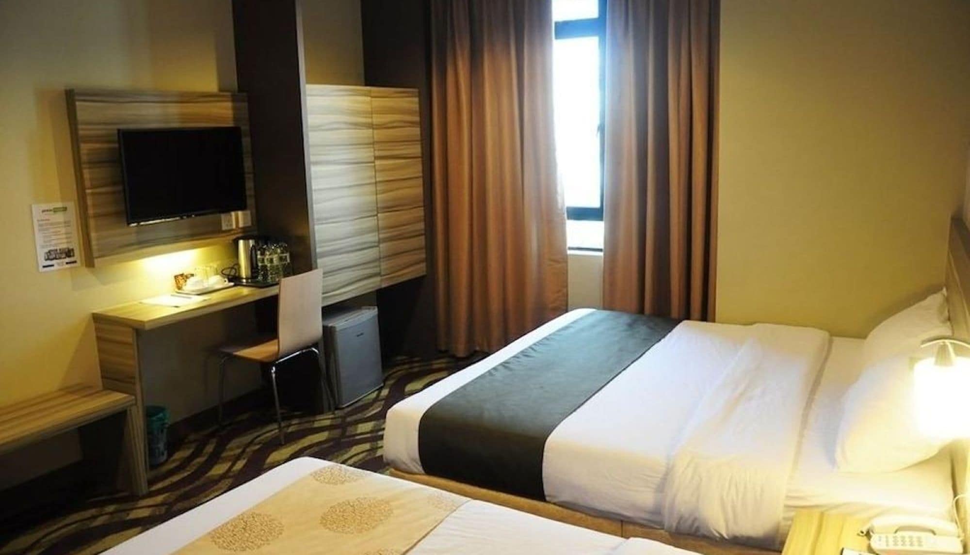 Setrika/meja setrika, Wi-Fi gratis, dan seprai linen