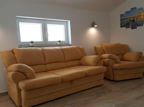 Apartment (Two Bedroom Apartment with Terrace an) | Living room | 32-inch flat-screen TV with satellite channels, DVD player - Apartments Tomislav (Vrsi)