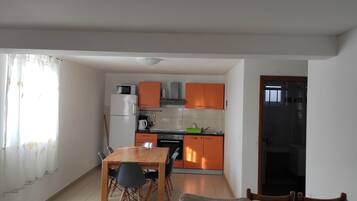 Apartment (Three Bedroom Apartment with Terrace ) | Eigene Küche | Kühlschrank