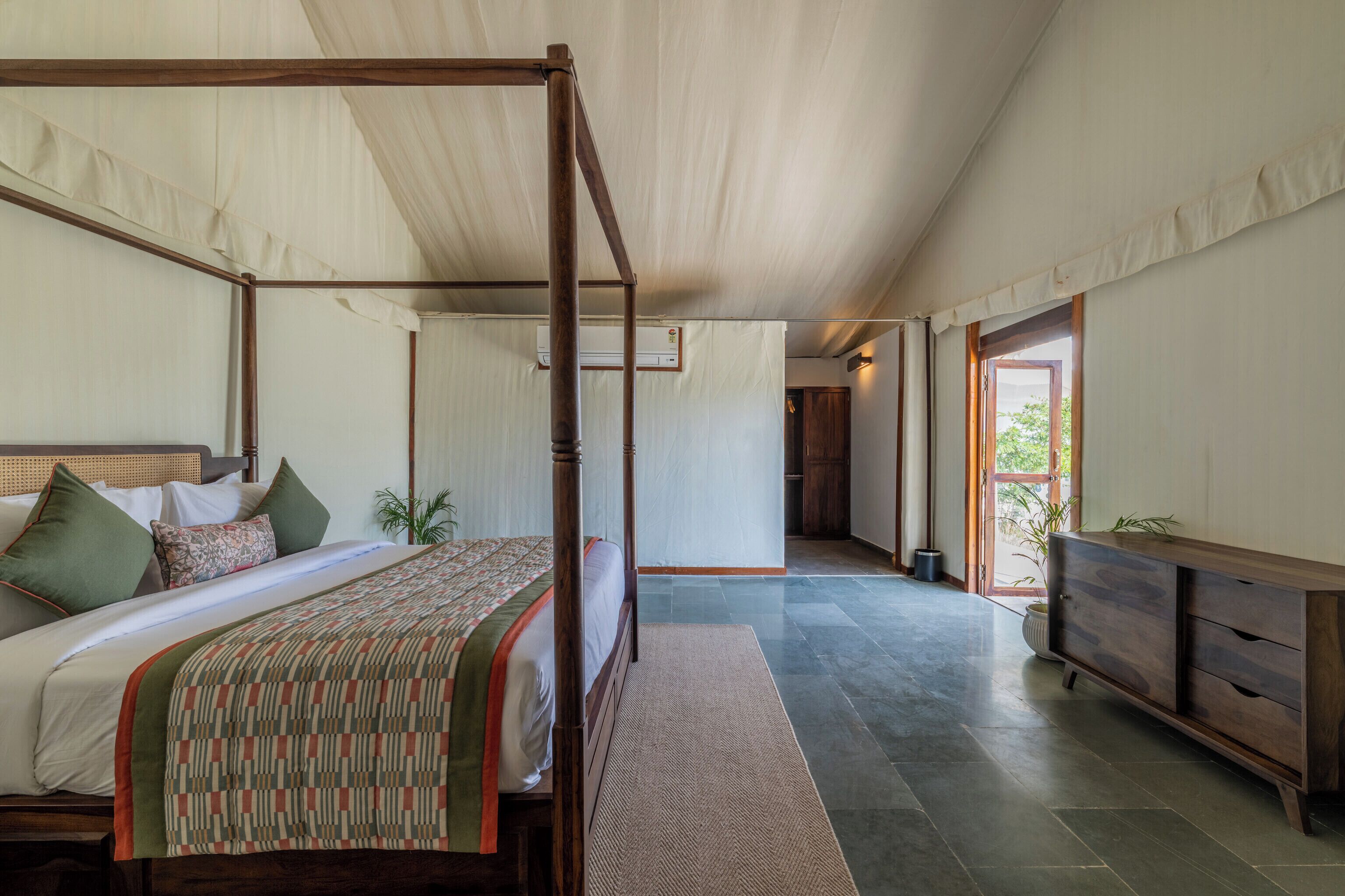 Premium Tent | In-room safe, desk, free WiFi