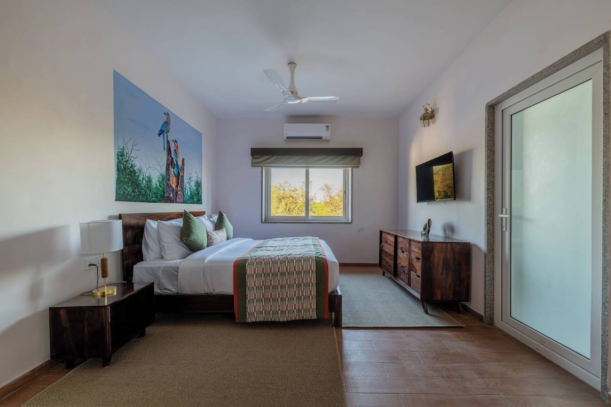 Kamar, pemandangan kebun | Brankas, meja kerja, dan Wi-Fi gratis