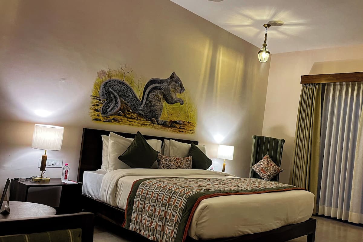 In-room safe, desk, free WiFi