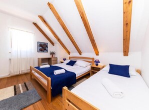 House (Three bedroom villa with pool and hot) | 3 bedrooms, cribs/infant beds - Lovinac Spa by Režek (Lovinac)