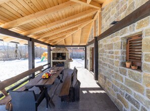 House (Three bedroom villa with pool and hot) | BBQ/picnic area - Lovinac Spa by Režek (Lovinac)