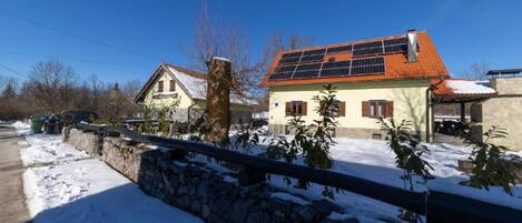 House (Three bedroom villa with pool and hot) | Exterior