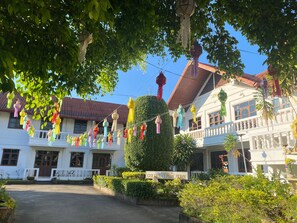 Front of property - Golden Cupids Hotel (San Sai)