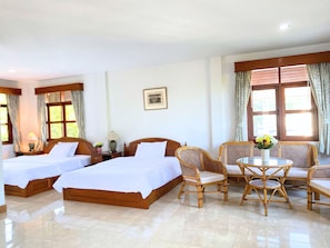 Habitación doble de lujo, vista al jardín | Cortinas blackout y wifi gratis