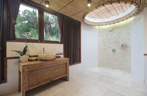 Villa, 1 Bedroom, Valley View | Bathroom | Free toiletries, slippers, soap, shampoo - The Tirta Sari Villas (Tegallalang)