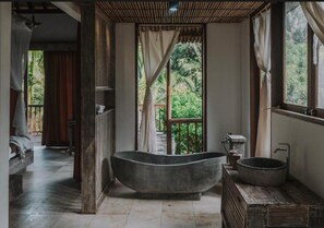 Gratis toiletartikelen, zeep, shampoo, toiletpapier